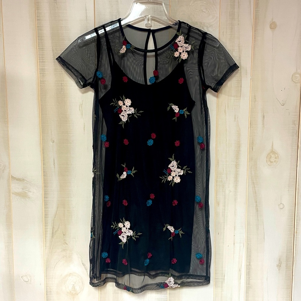 Hollister Black Sheer Floral Embroidered Overlay Sheath Dress Sz XS - Picture 1 of 7
